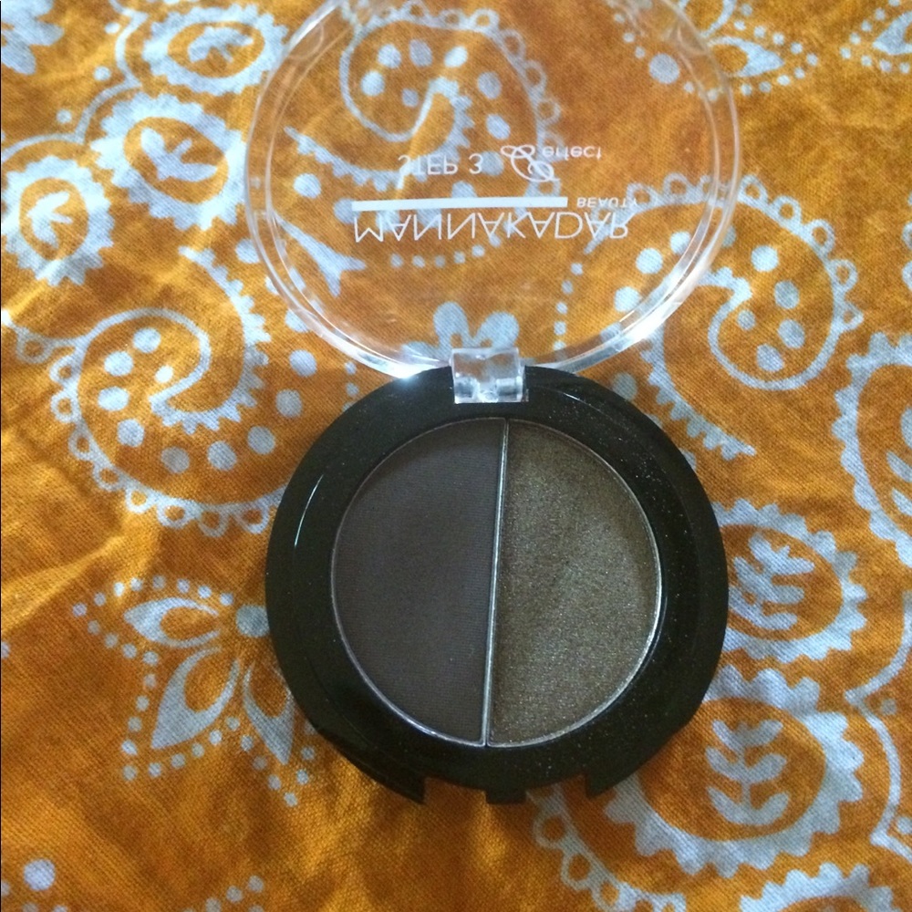 Makeup - Picture 3 of 4